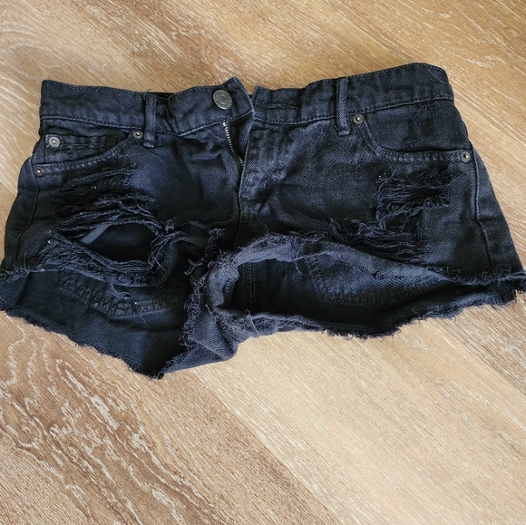 Booty-boosting Shorty Jean Shorts - Picture 2 of 7